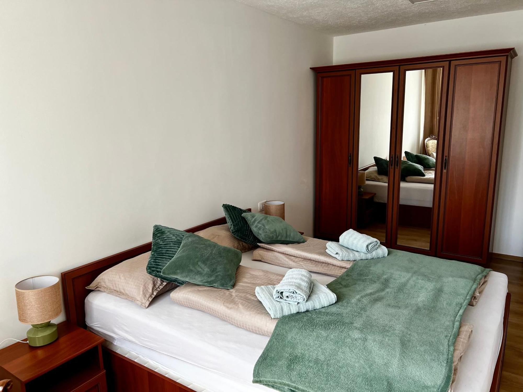 Eden Apartment Pula Luaran gambar